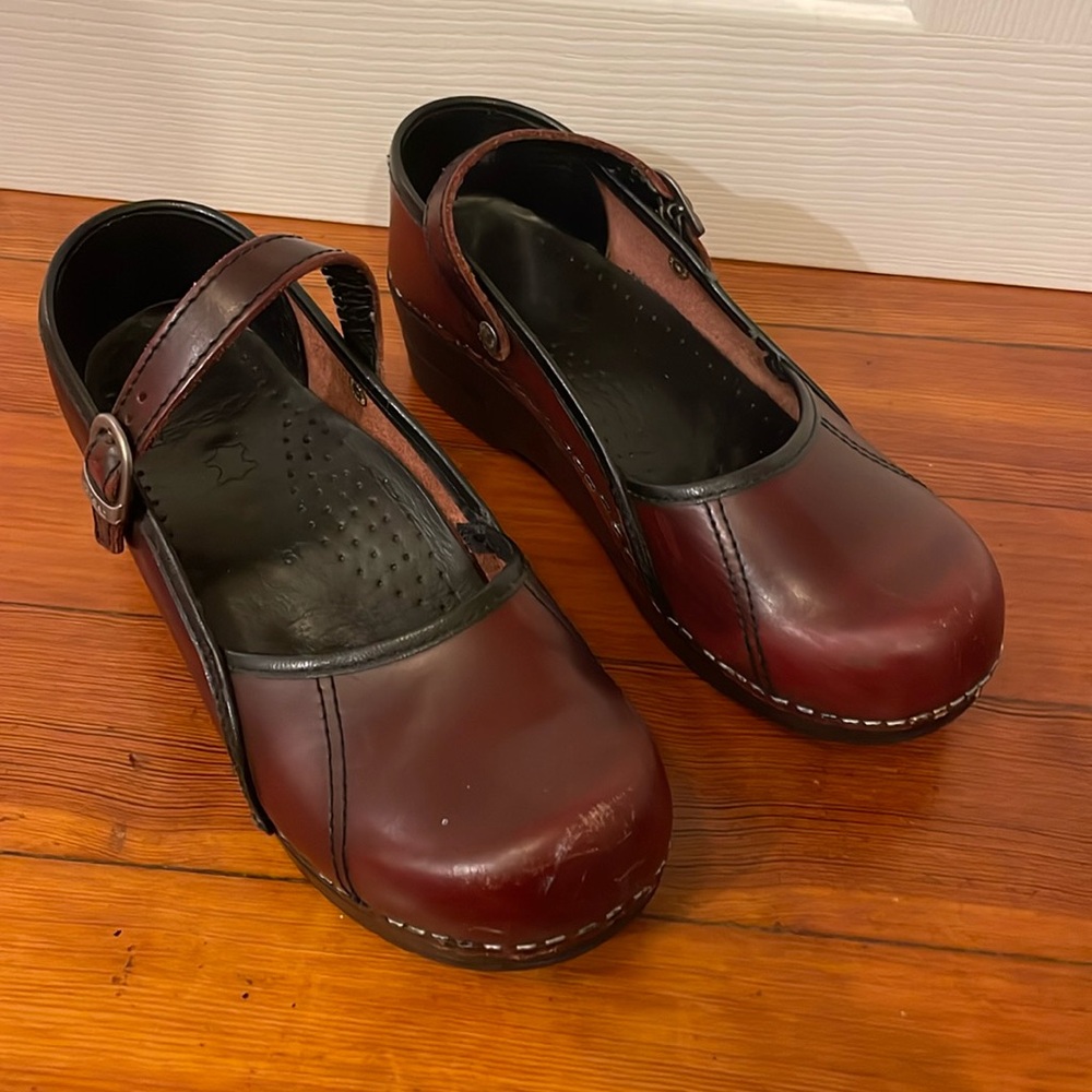 Dansko cranberry leather Mary Jane clogs 37